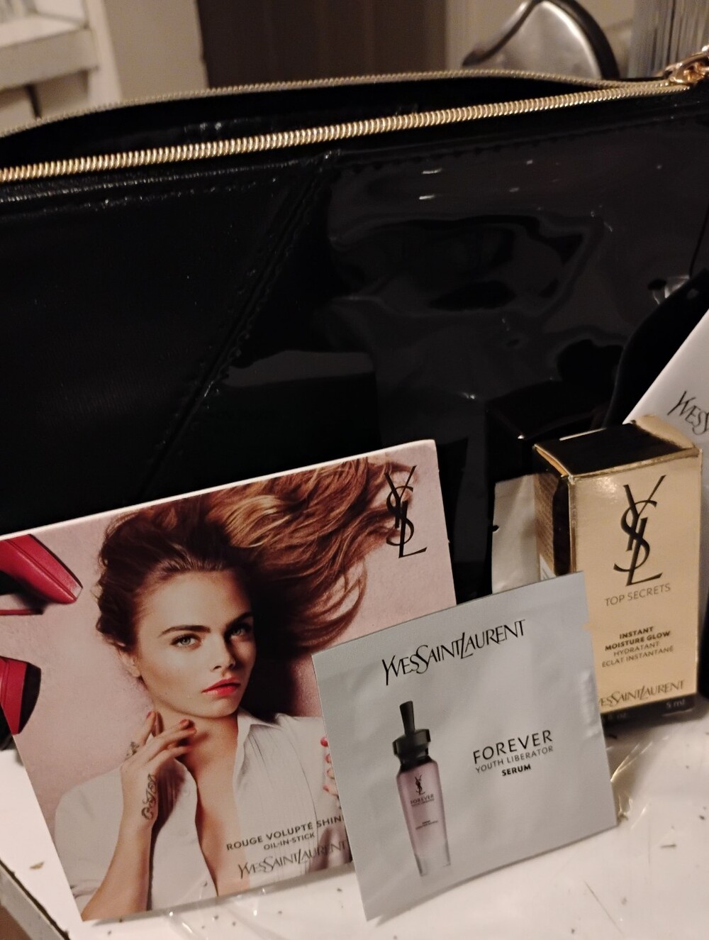 Yves Saint Laurent-6pc Cosmetic Zip Pouch & Samples 🖤